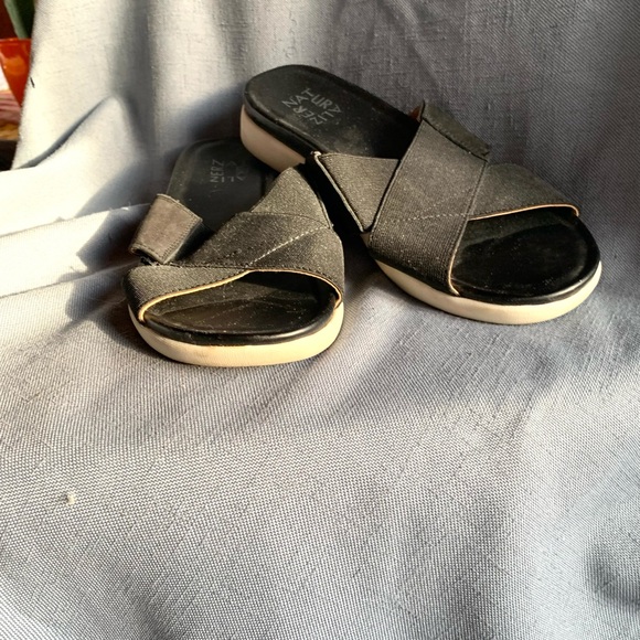 Naturalizer black flat sandals size 8 criss cross elastic with suede trim - Picture 2 of 6